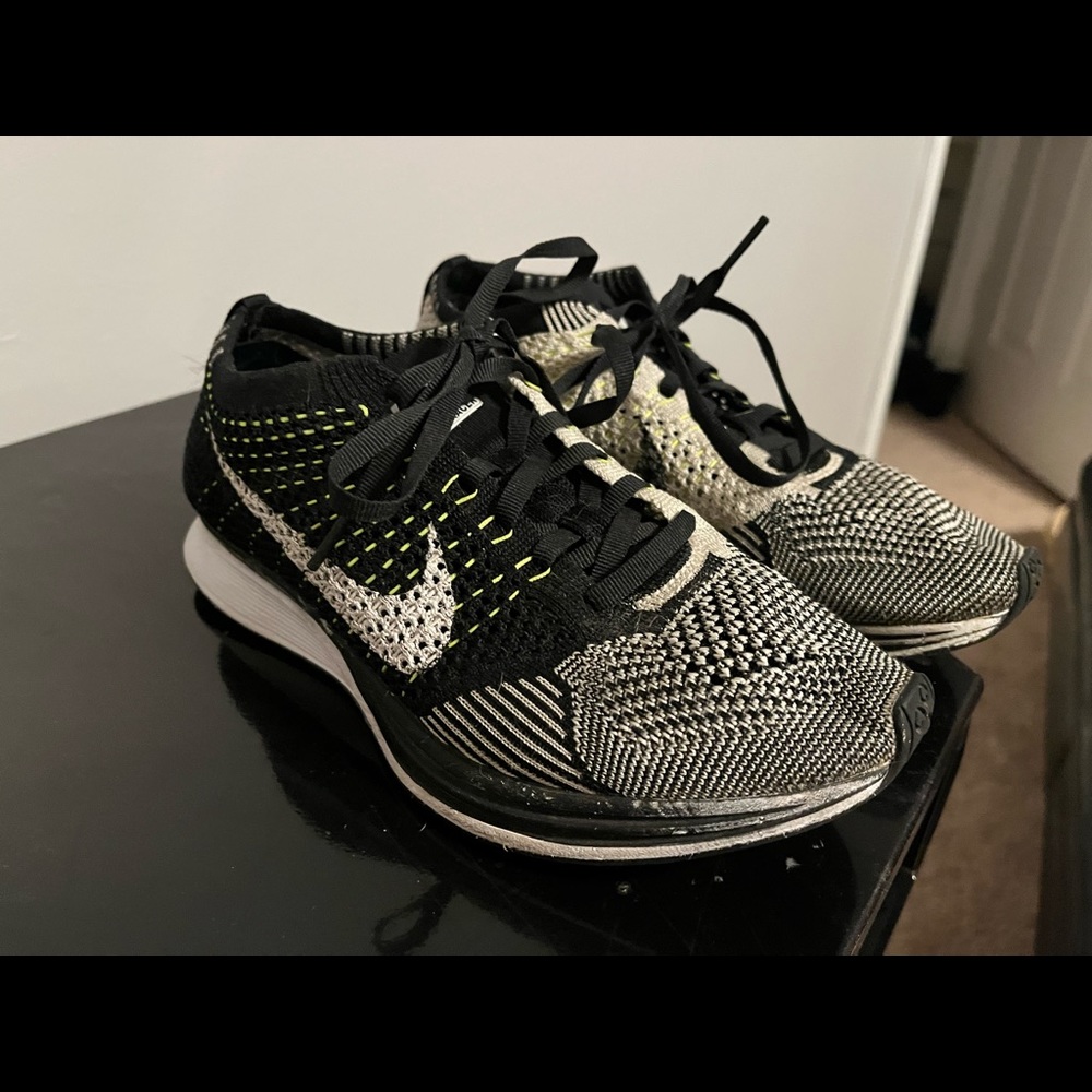 Size 6 Flyknit racers